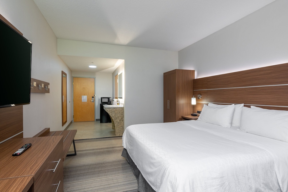 Holiday Inn Express Hotel & Suites Woodbridge by IHG - photo 8