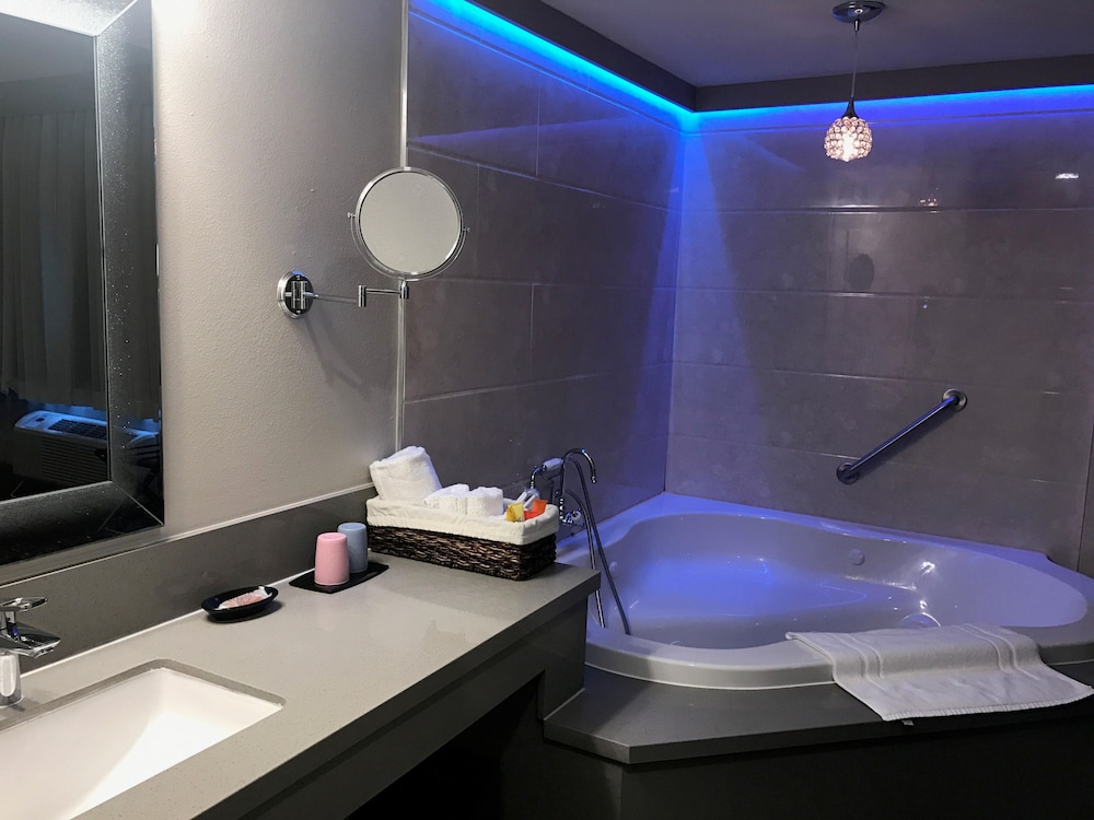 GreenTree Inn & Suites Alhambra - photo 12