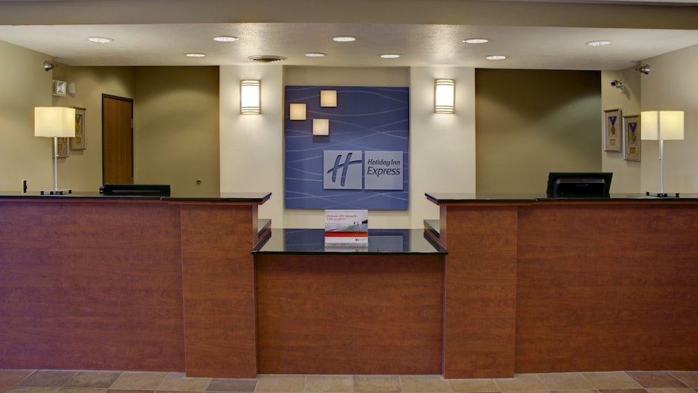 Holiday Inn Express & Suites Sioux Center by IHG - photo 40