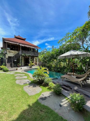 Authentic 5 BR Villa Perfect for Families & Groups Close to Canggu Beach — 4-Star Luxury Hotel in Canggu, Indonesia