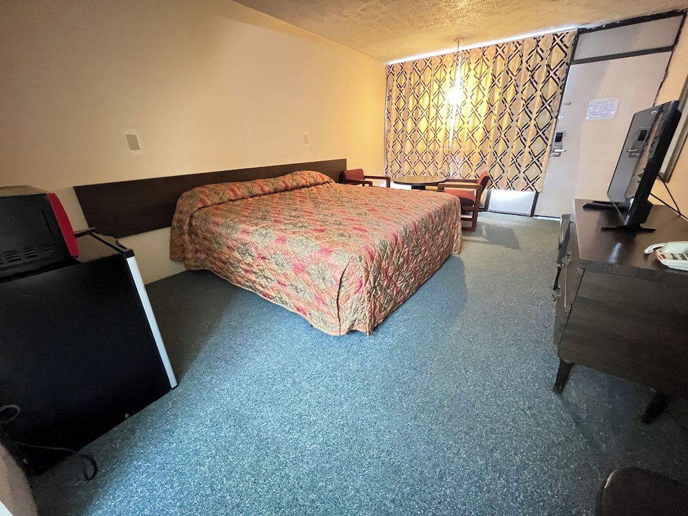Mountain Empire Motel - photo 7