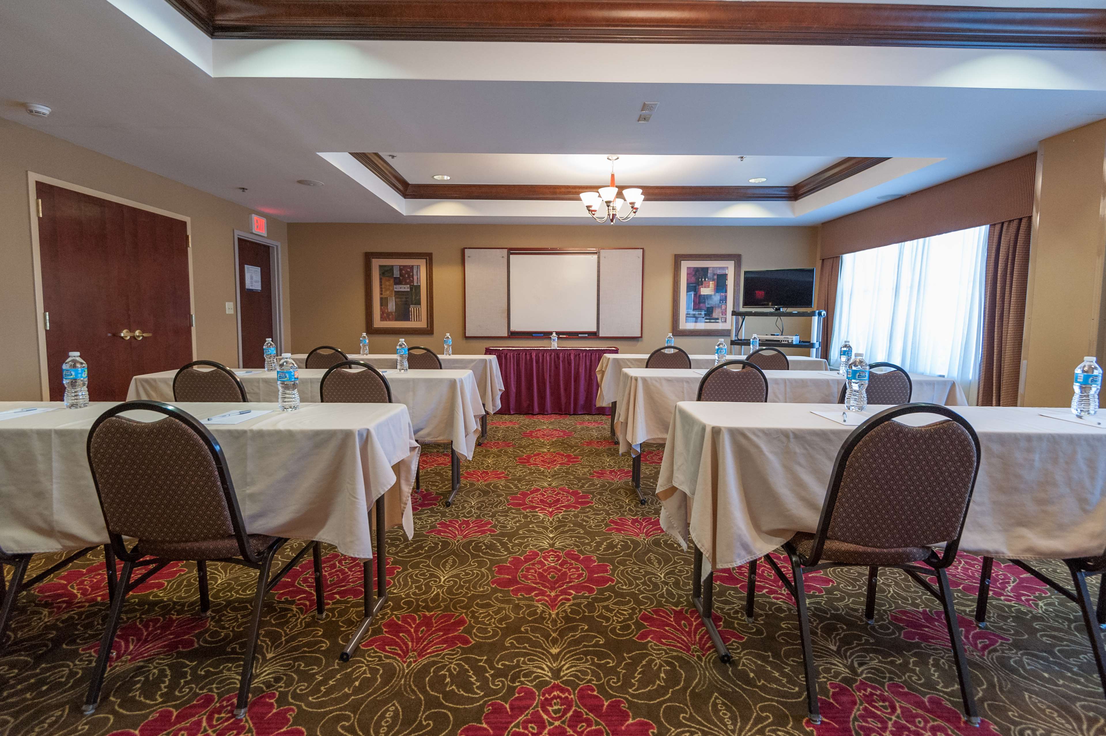 Hampton Inn East Windsor - photo 27