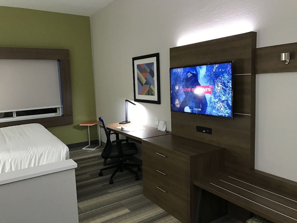 Holiday Inn Express Naples South I 75 by IHG - photo 5