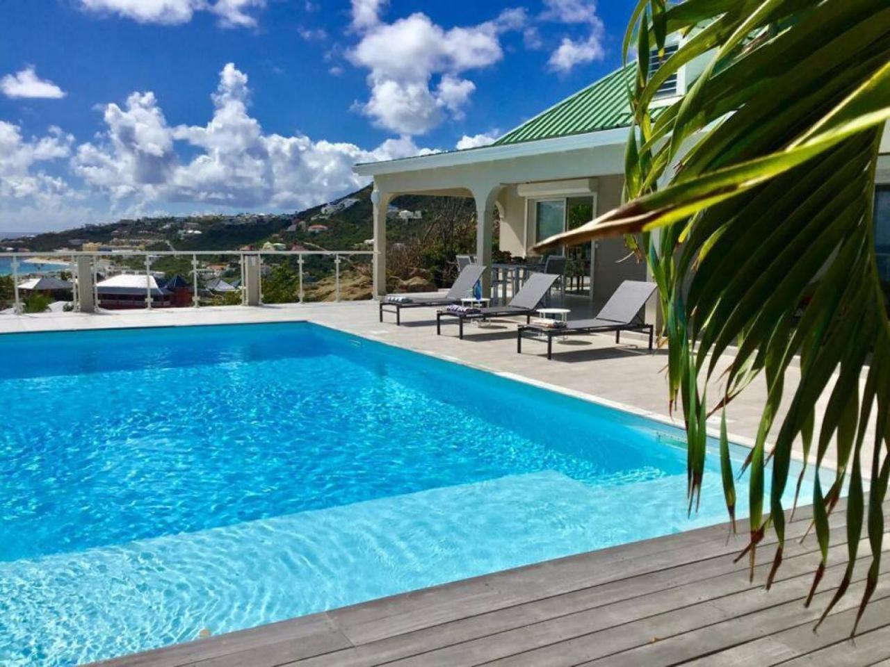 V4 Magical view of the ocean and Saint Barth in Unknown City, Saint Martin