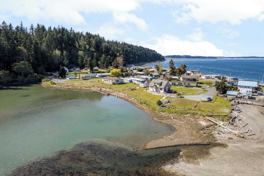 Sunny by the Sound by AvantStay Coastal Escape - photo 40