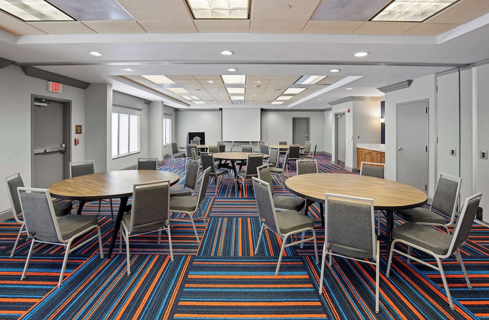 Hampton Inn & Suites Murfreesboro - photo 42