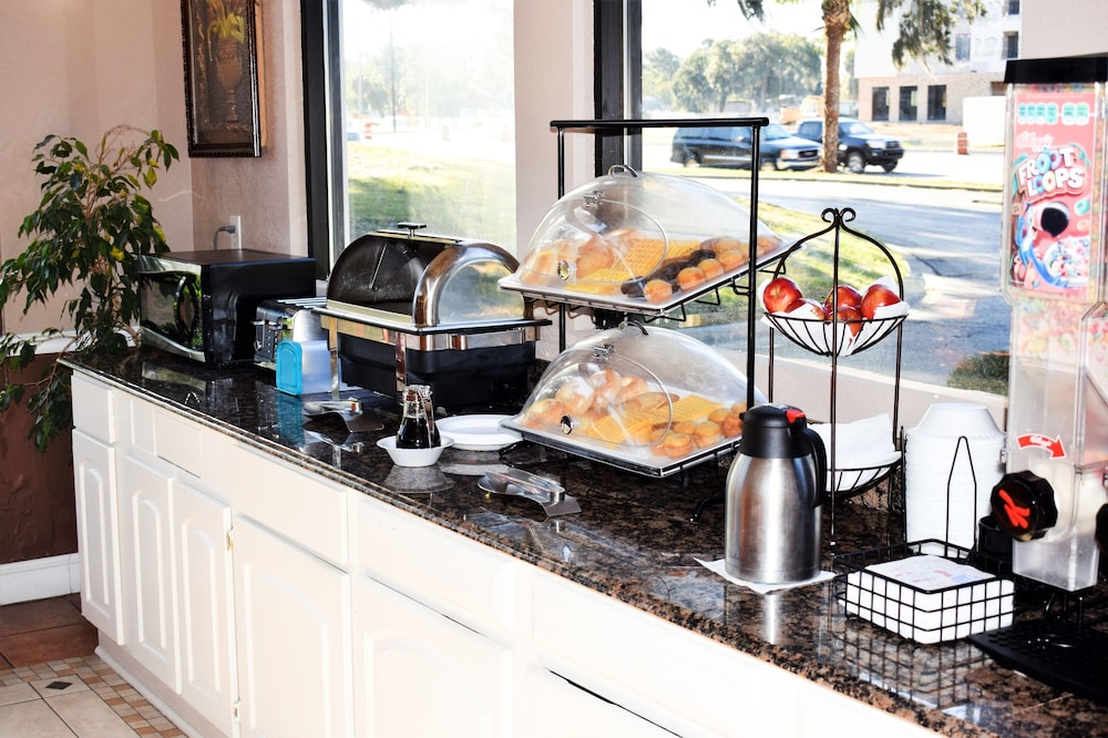 Howard Johnson by Wyndham Beaufort Parris Island - photo 18