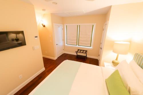 The East Island Reserve Hotel - photo 79