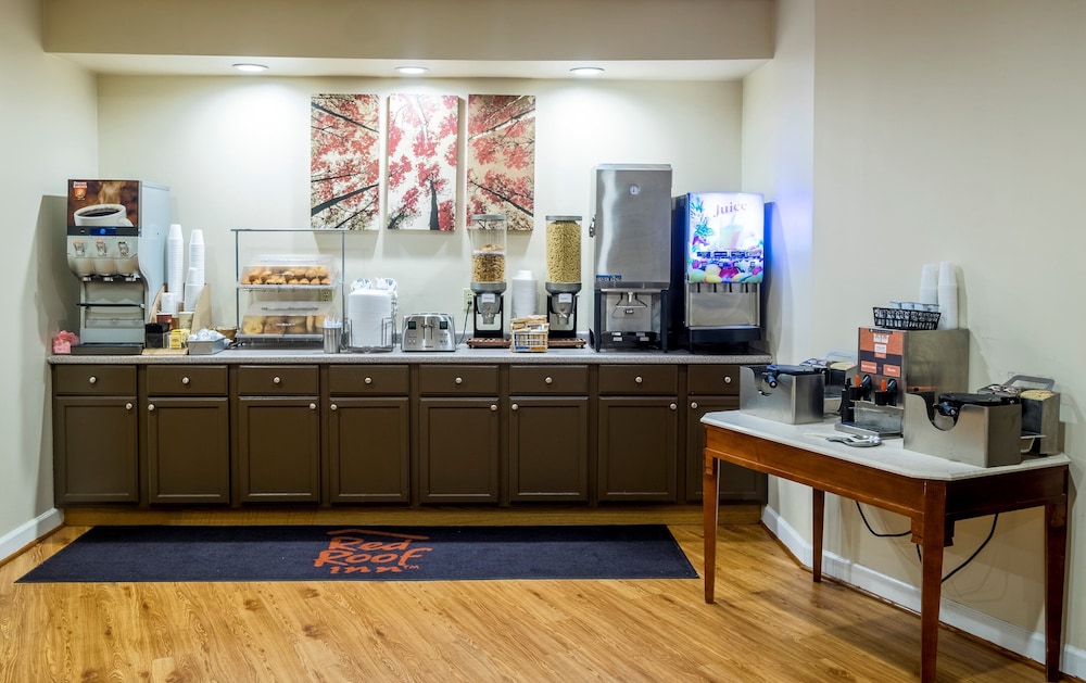 Quality Inn & Suites - photo 17