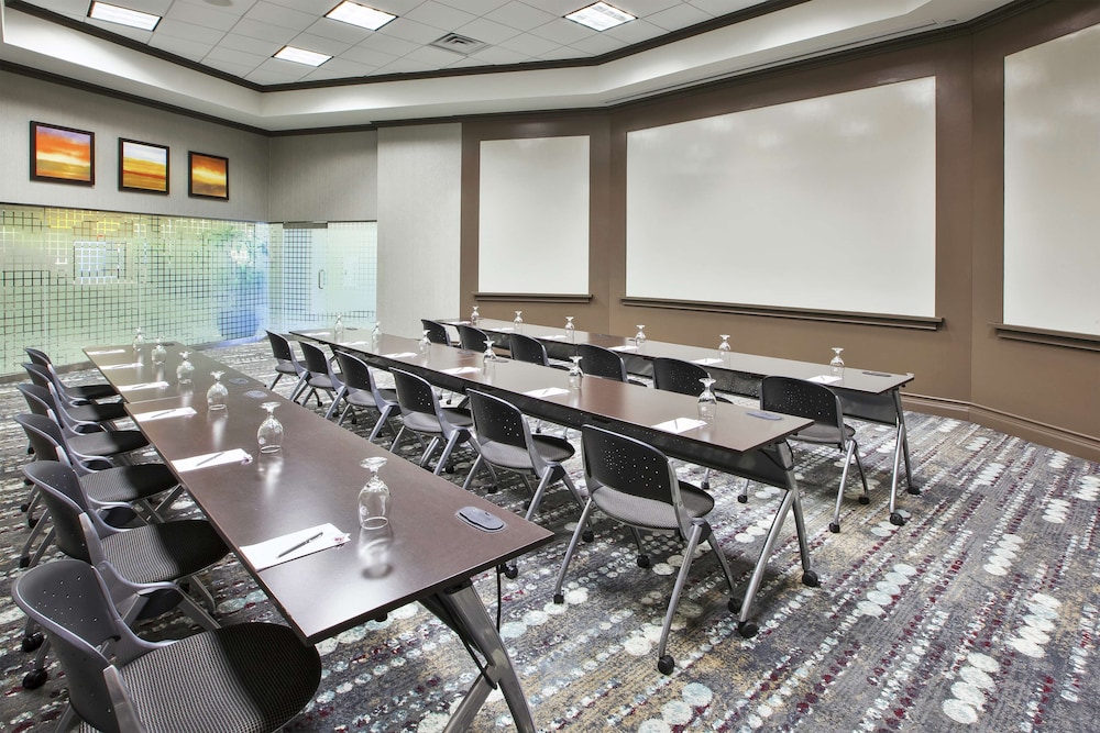 Embassy Suites Columbus Airport - photo 32