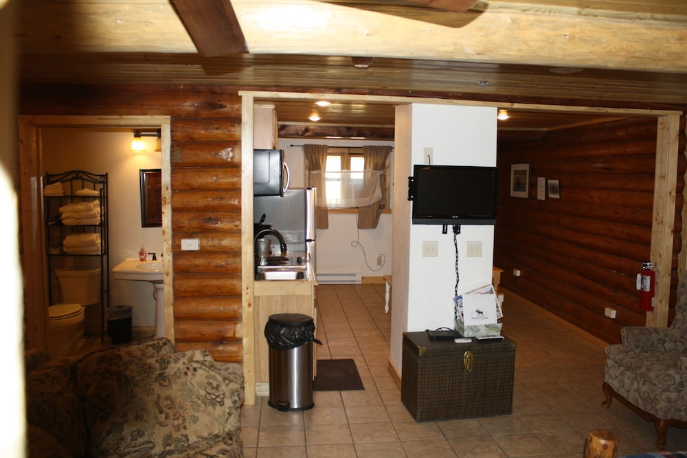 The Historic Wapiti Lodge - photo 48