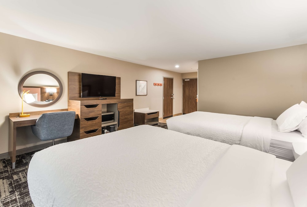 Hampton Inn & Suites Benton Harbor - photo 13