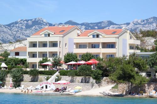 Pension Villa Rosa — 4-Star Luxury Hotel in Razanac, Croatia
