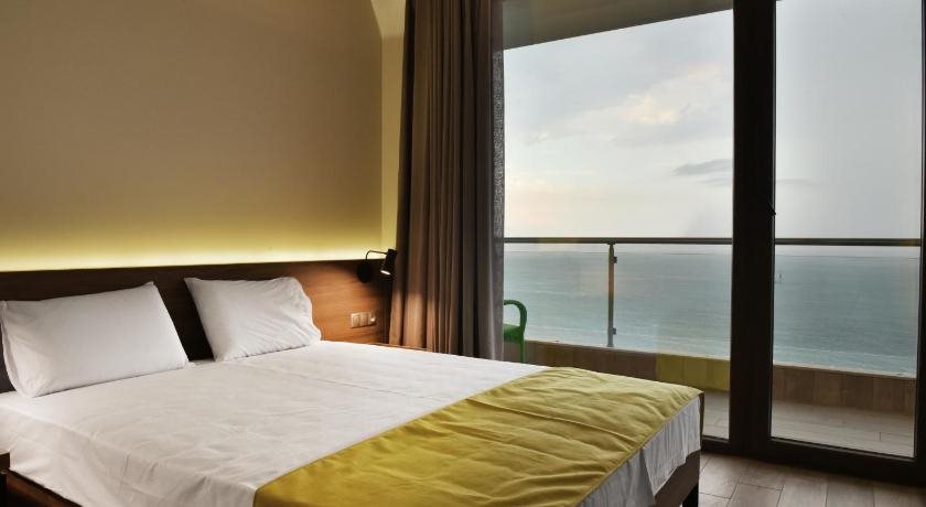 Mistral - carbon neutral hotel in Paralia