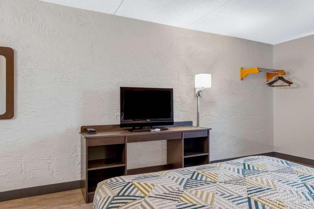 Motel 6 Elk Grove Village IL O'Hare - photo 17