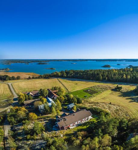 Saaristohotelli Vaihela pet-friendly hotel Velkua