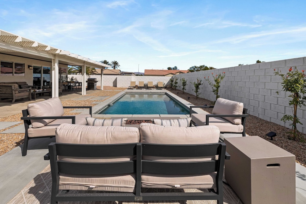 Montego by Avantstay Private Yard w Pool & Hot Tub - photo 35