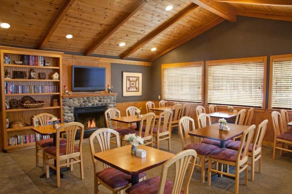Poulsbo Inn & Suites - photo 10