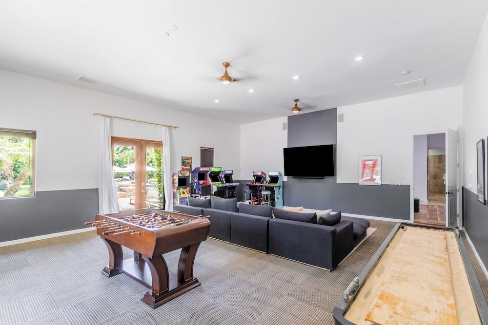 The Date Palm Estate by Avantstay Expansive Estate w Game Room Backyard Oasis w Pool & Spa - photo 17