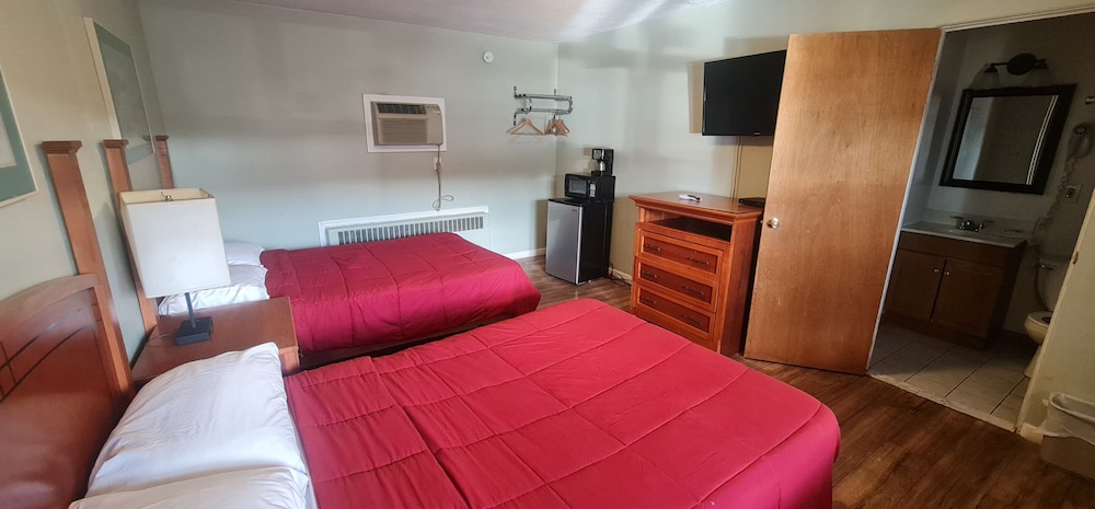 Werry s Cottages Motel & Pub by OYO East Stroudsburg Poconos - photo 4