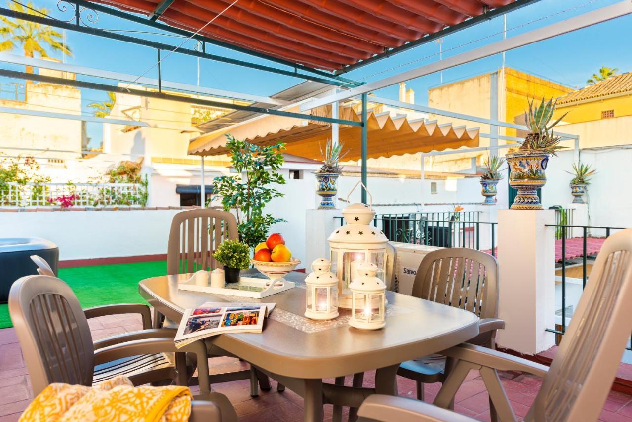 Apartamentos Santa Cruz — 4-Star Luxury Hotel in Sevilla, Spain