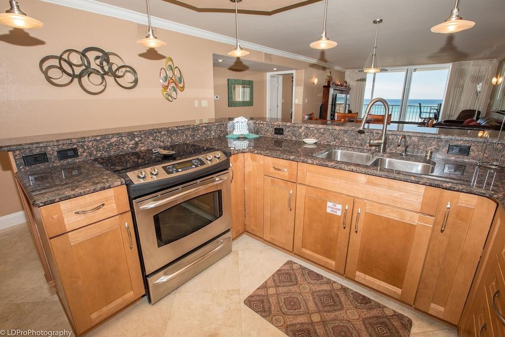 Shoreline Towers 1052 2 Bedroom Condo by RedAwning - featured photo