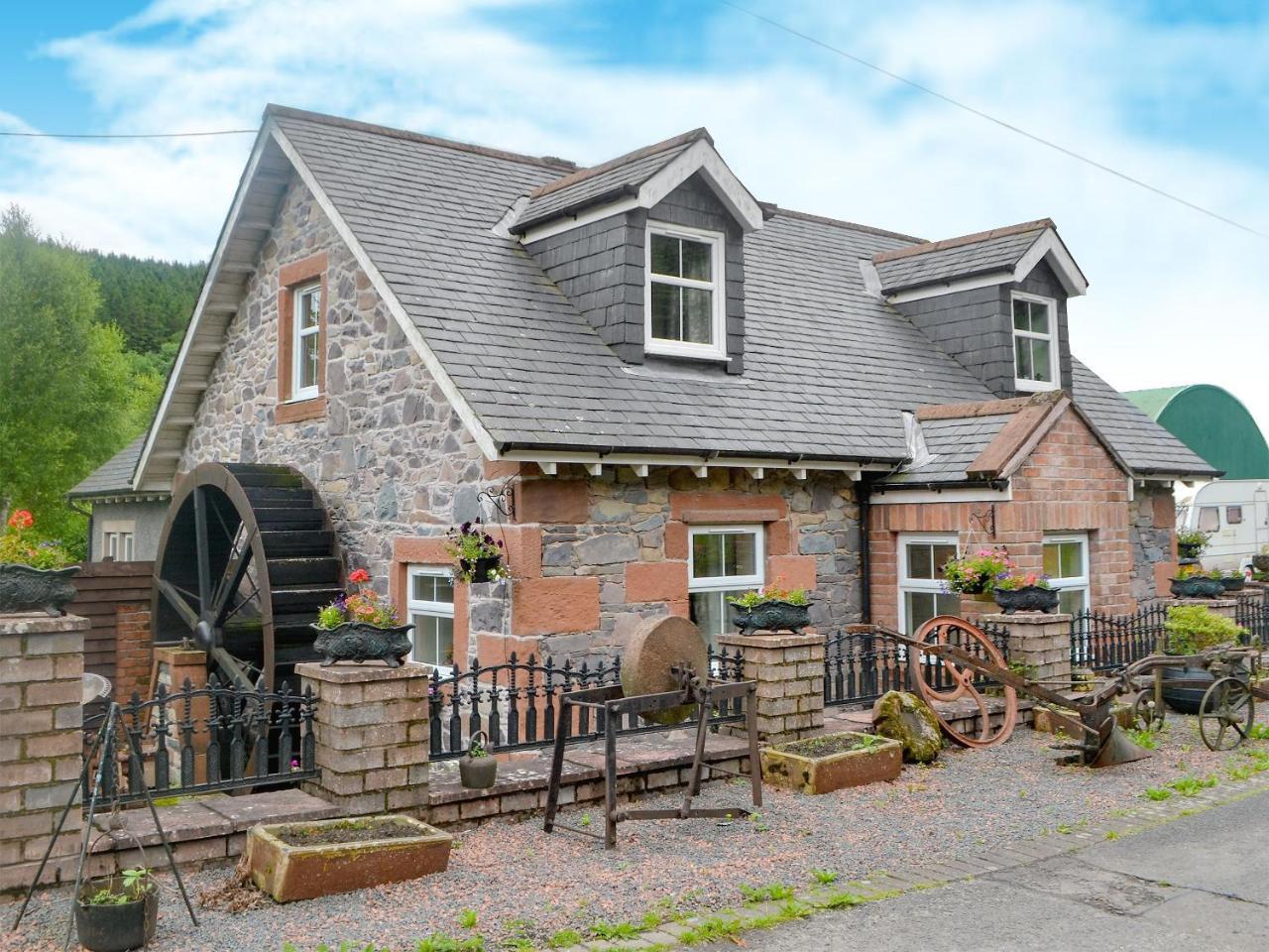 The Cottage — 4-Star Luxury Hotel in Blackwood, United Kingdom