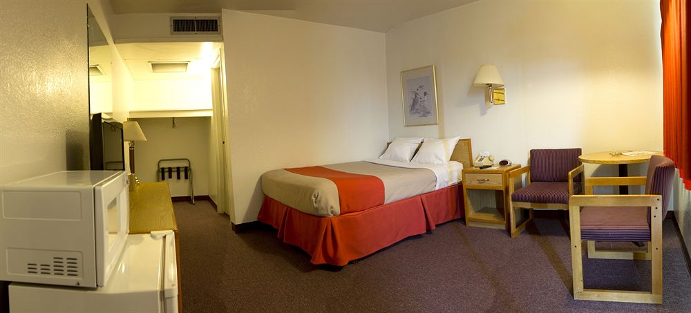 Capitol Inn & Suites - photo 20