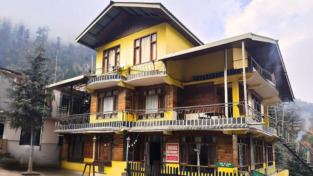 Undiscovered Mountains Hotel in Banjar, India