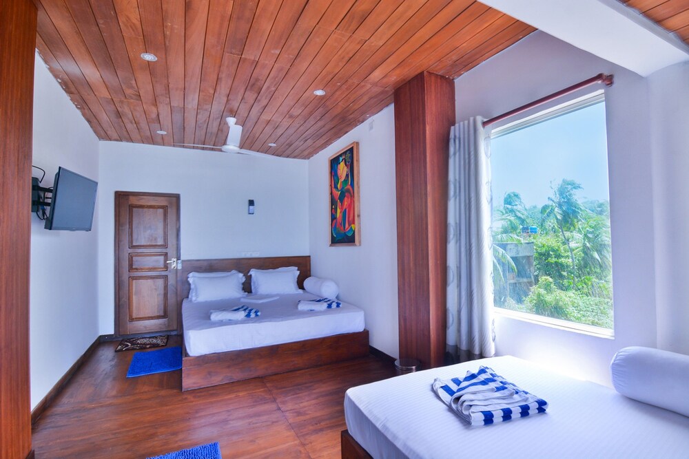 Wave Beach Resort — hotel in Unawatuna