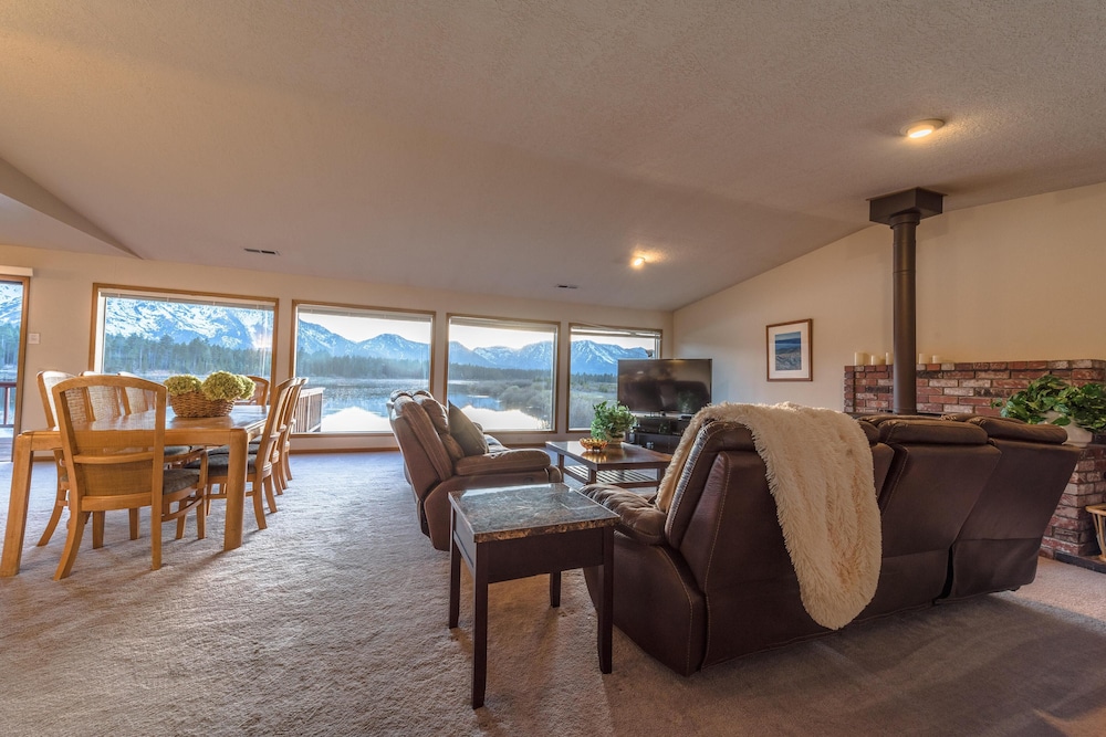 Mv1: Mount Tallac Estate 010630 - photo 10