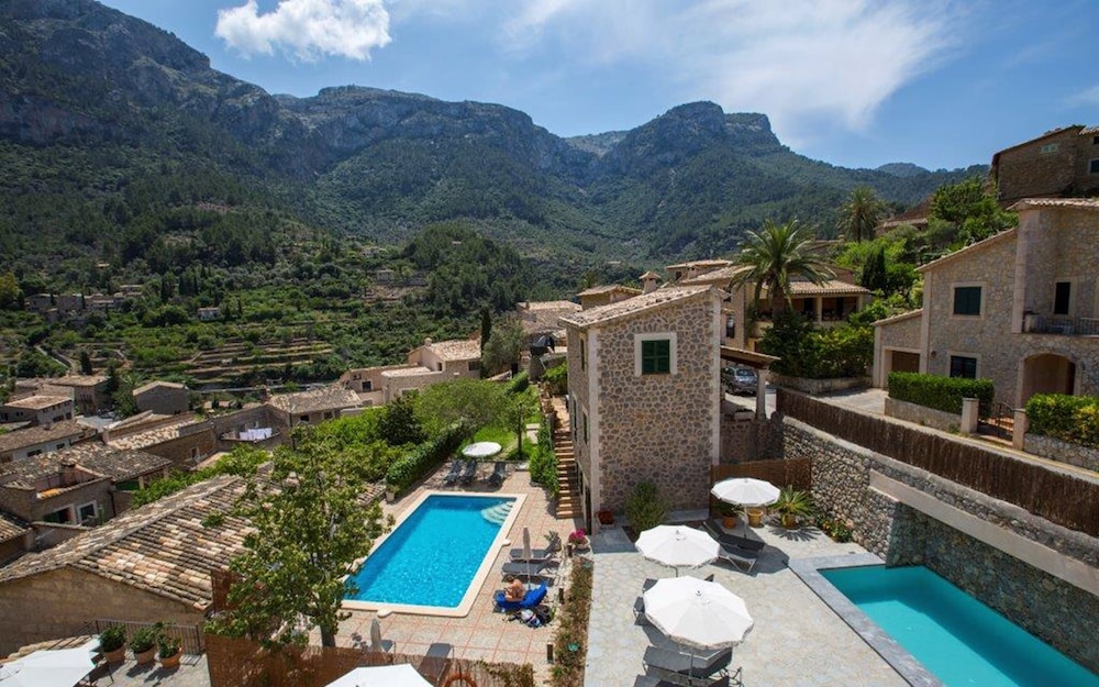 Hotel Y Apartamentos Des Puig — Deia