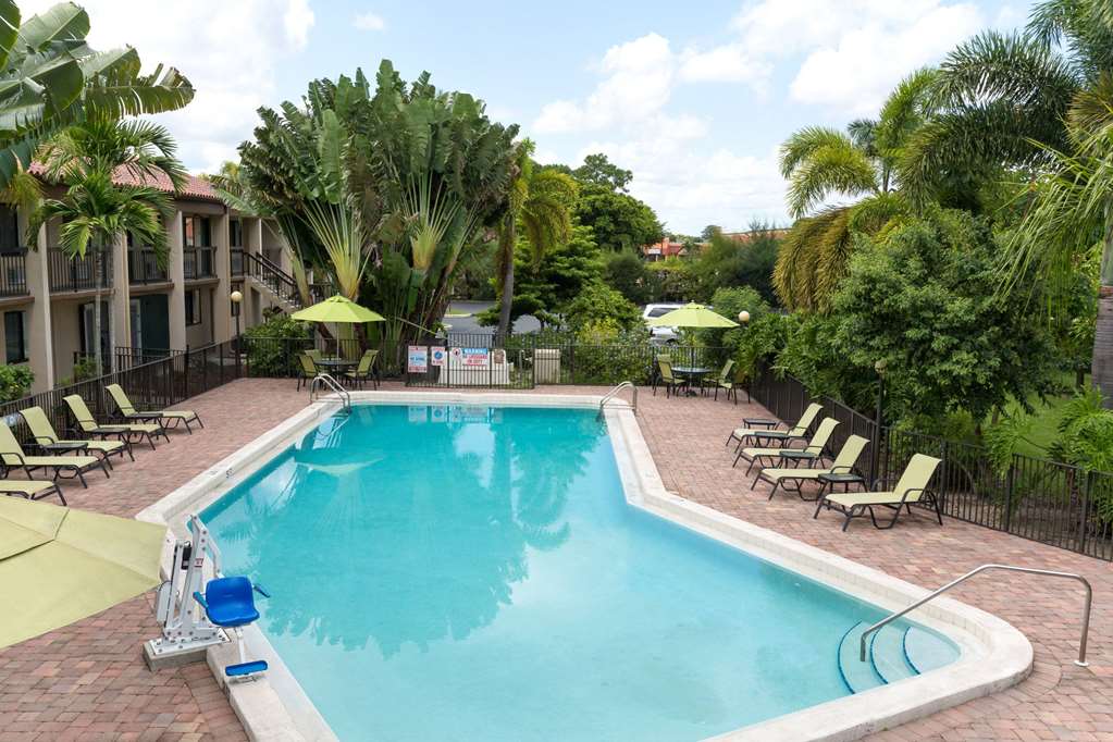 Super 8 by Wyndham Riviera Beach West Palm Beach - photo 4