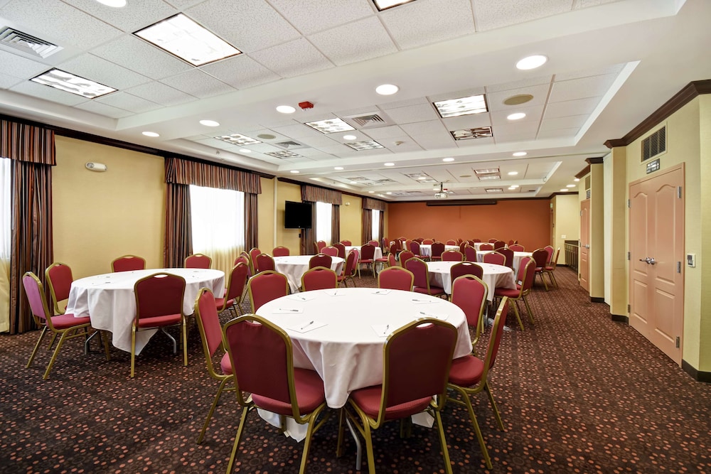 Hampton Inn & Suites Folsom - photo 68
