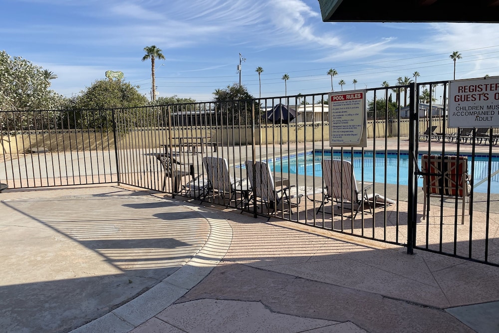 OYO Hotel Yuma AZ Desert Grove - photo 8