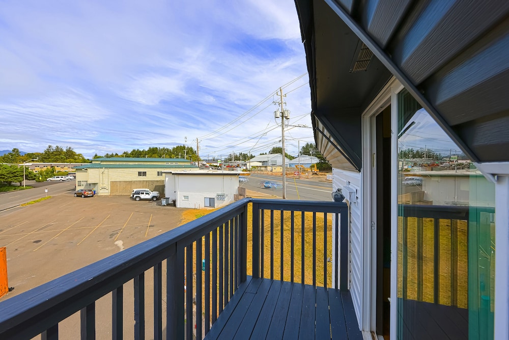 Coastal Inn by OYO Lincoln City Oregon Coast Hwy - photo 71