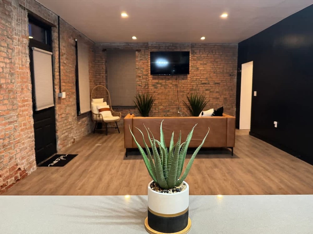 Jungle House Luxury Stays Columbus Downtown Short North — 5-Star Luxury Hotel in Columbus, United States