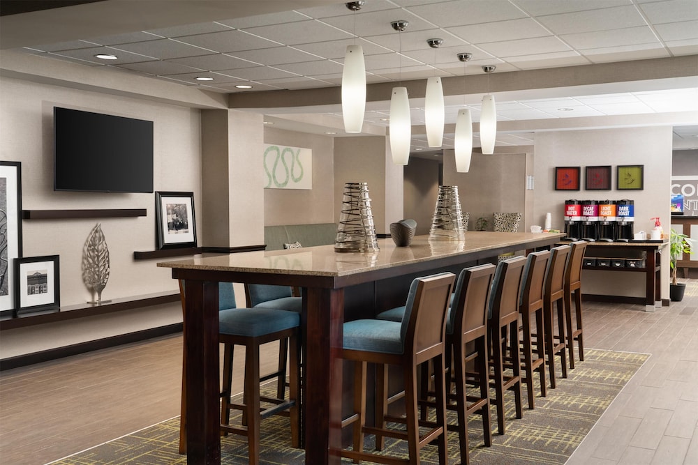 Hampton Inn Fairmont - photo 20