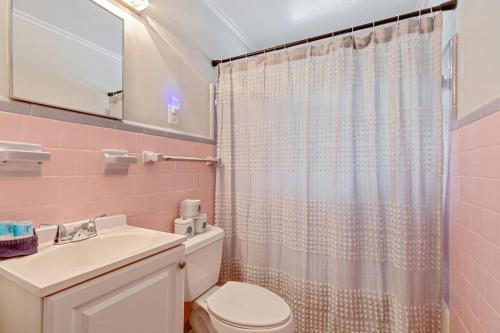 208 W Ashley Central Location 2 Mins to the Beach - photo 40