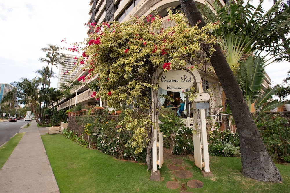 Waikiki Monarch Hotel - photo 19