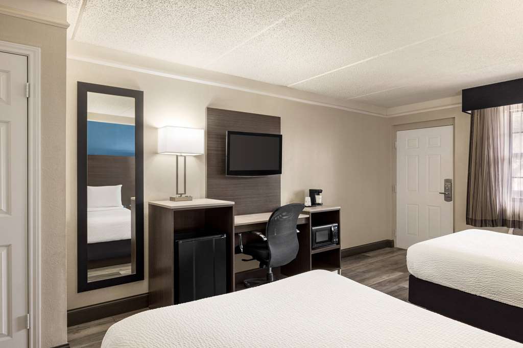 La Quinta Inn by Wyndham San Antonio I 35 N at Toepperwein - photo 18