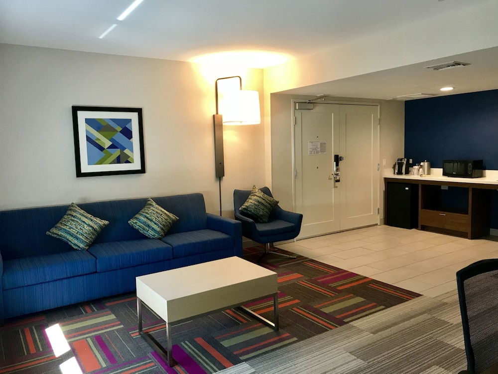Holiday Inn Express & Suites Pasadena Los Angeles by IHG - photo 6