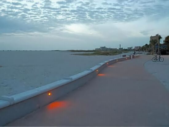Page Terrace Beachfront Hotel - photo 5