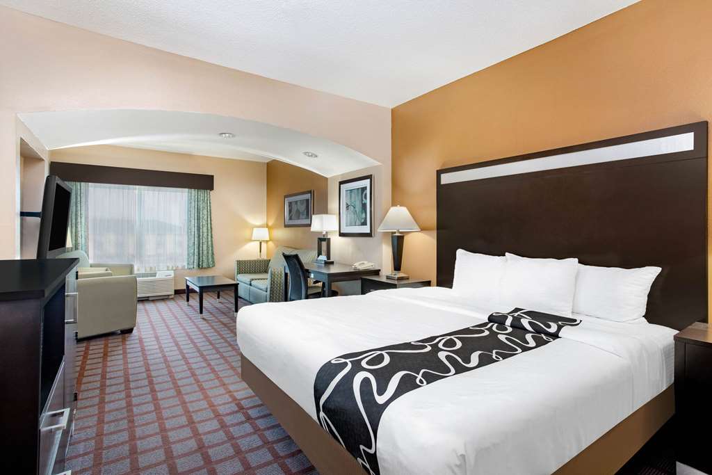 La Quinta Inn & Suites Indianapolis Airport West - photo 25