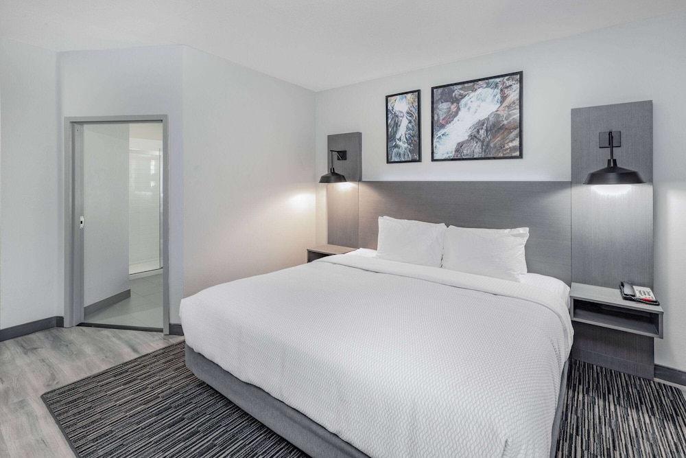 La Quinta Inn & Suites By Wyndham Ardmore - photo 14