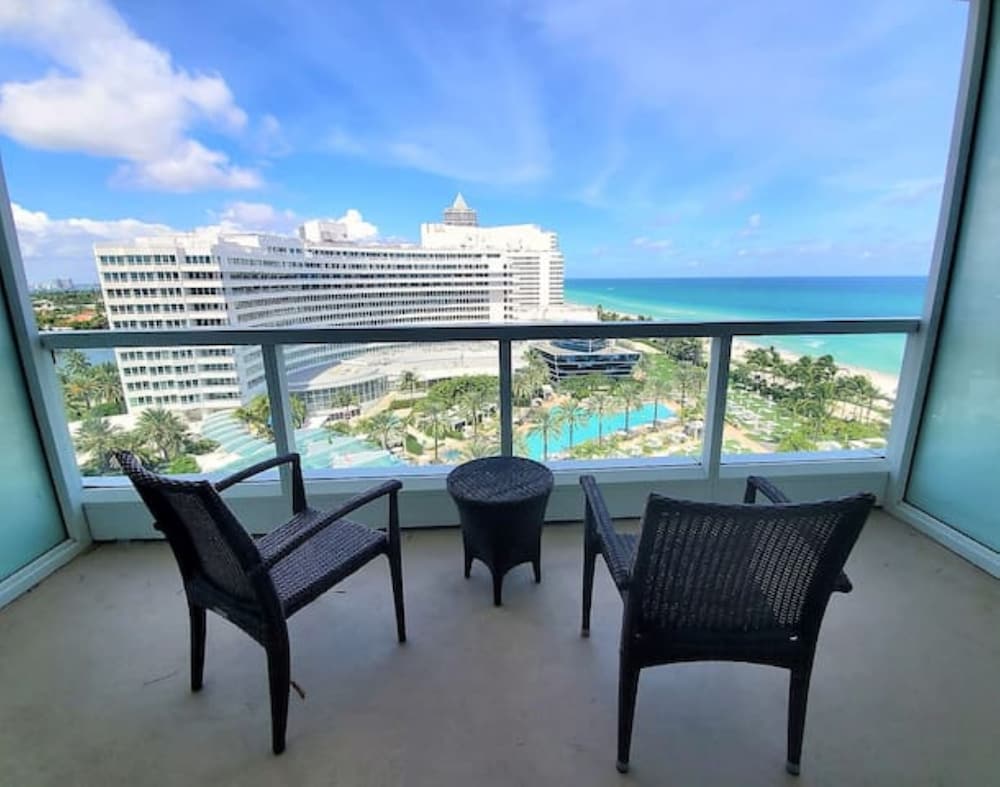 FontaineBleau Resort Pool & Ocean View - photo 15