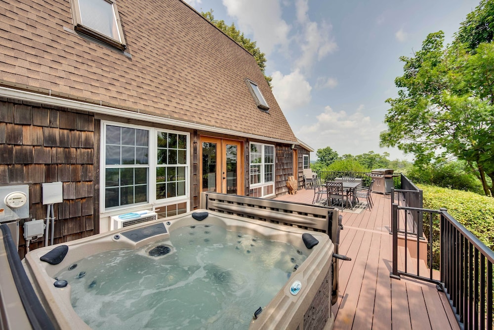 Rural Dutch Country Retreat Private Hot Tub — hotel in Selinsgrove