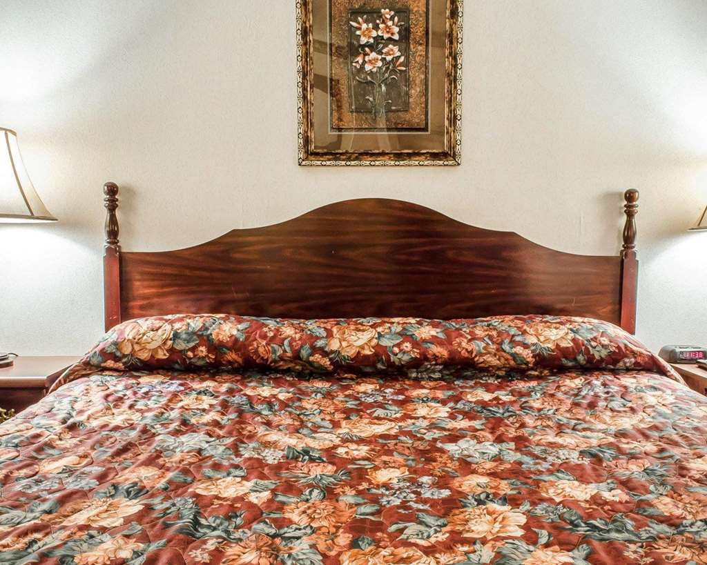 Econo Lodge Frackville - photo 11