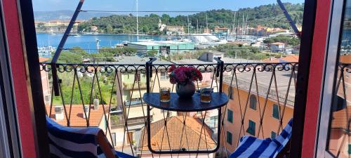 Una finestra sul Golfo di Le Grazie — 4-Star Luxury Hotel in Le Grazie, Italy