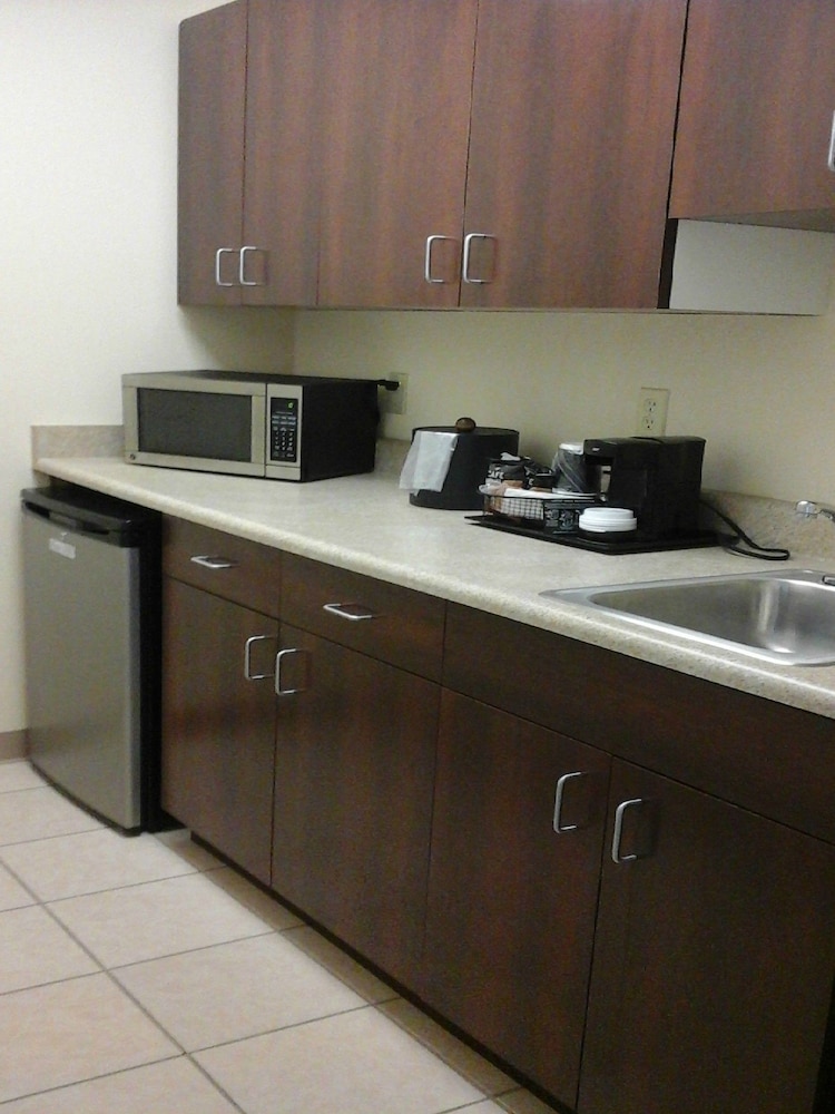 Quality Inn & Suites Prestonsburg next to Mountain Arts Center - photo 10
